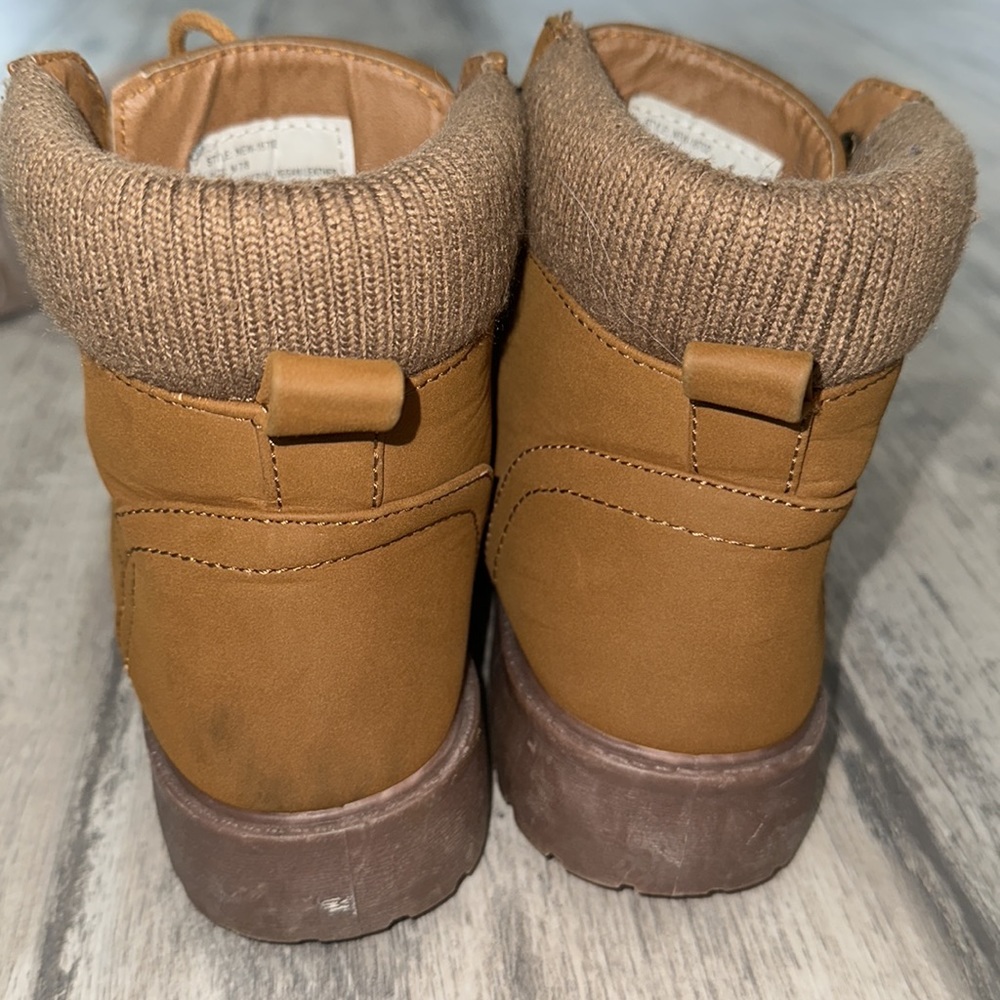 Boots - Picture 4 of 6